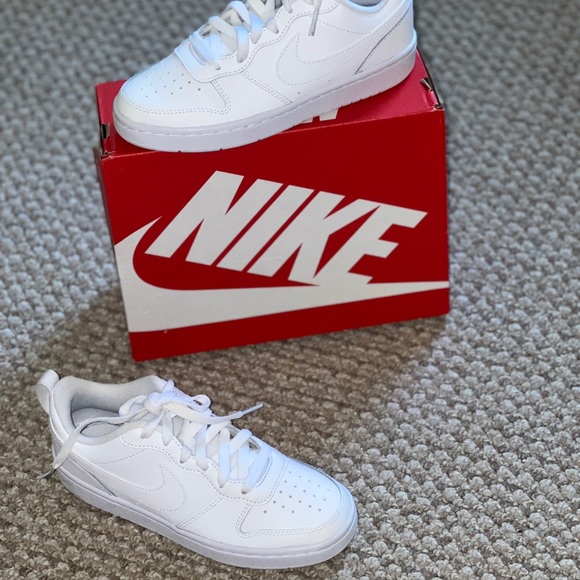 NEW kids Nike court Borough low 2 size 3.5 - Picture 1 of 8